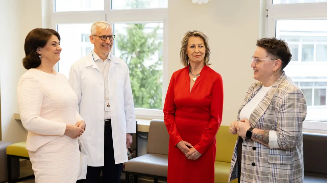 Kai gydo ne tik vaistai, bet ir juokas: Santaros klinikose vaikai įveikia vėžį
